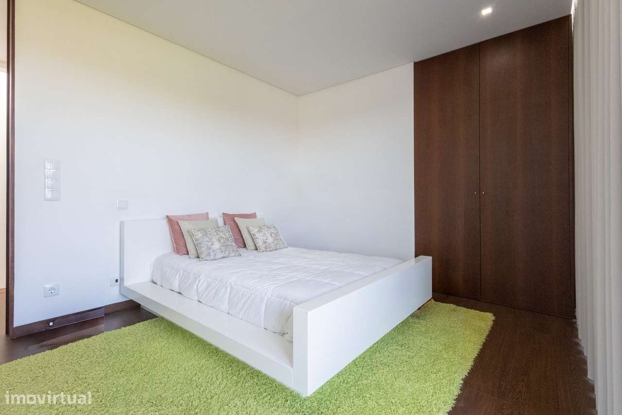 Excelente moradia moderna, local recatado com piscina-38