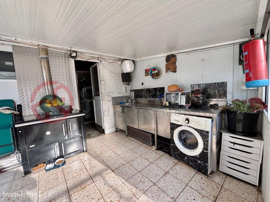 Moradia T2 com anexo, zona de lazer, na Charneca da Caparica-14