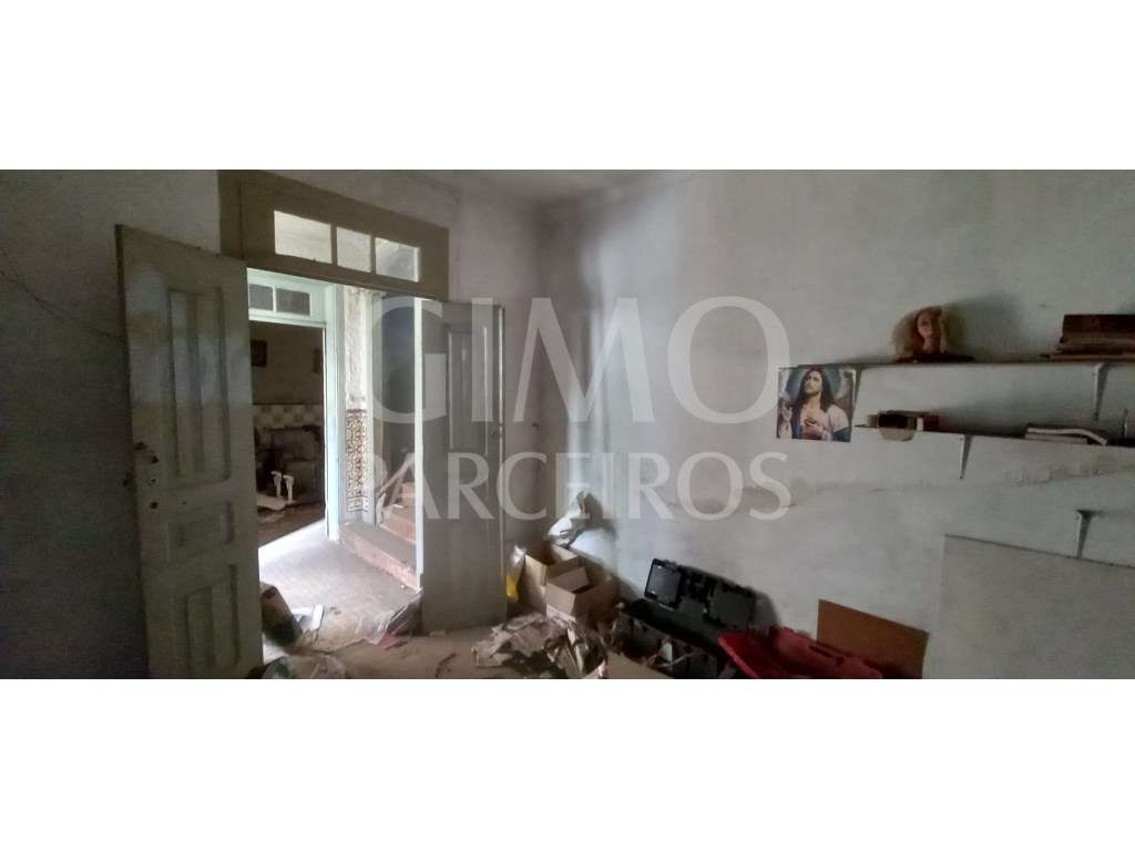 Moradia T3 para Remodelação ou Construção em Oiã-6