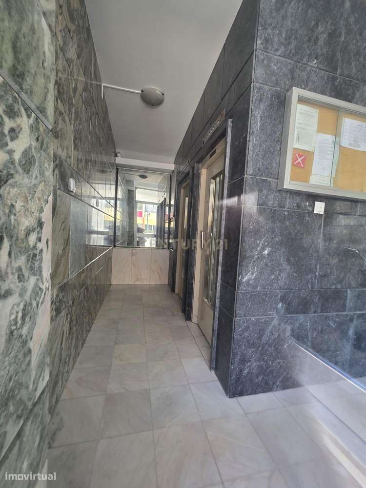 T3  a estrear na Av. do Uruguai – Benfica C/ suite e varandas-14