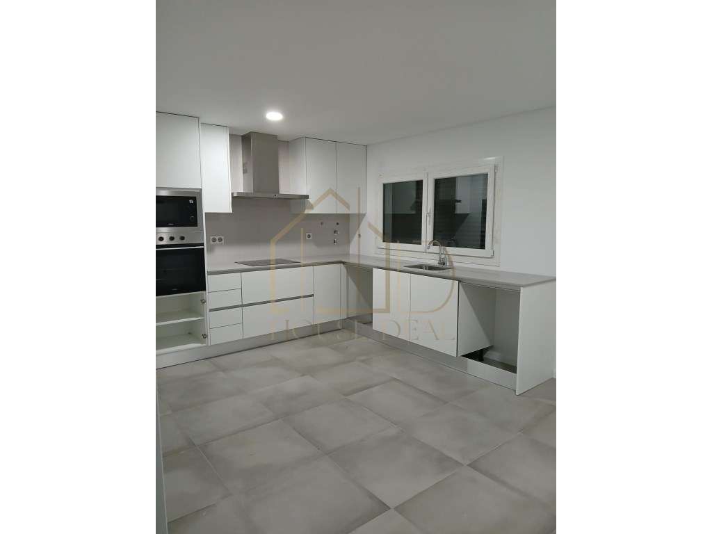 Moradia T3 com Pérgola. Fernão Ferro - Grande imagem: 5/25