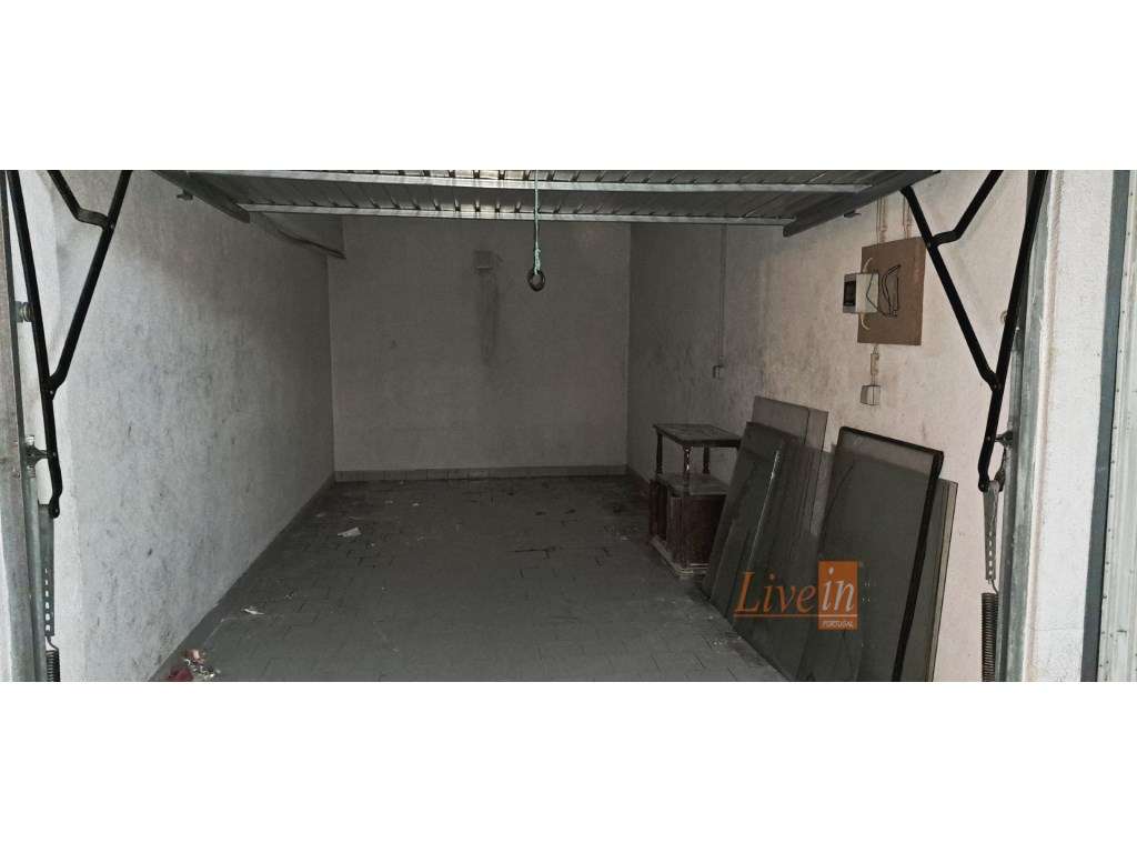 Garagem (BOX) com 18 m2 em Mem Martins - Grande imagem: 2/4