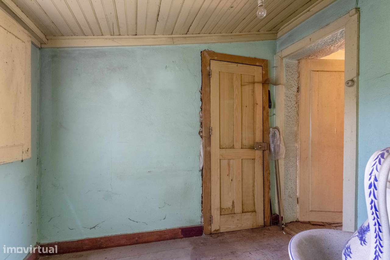 Casa para reabilitar em Arco de Baúlhe – Oportunidade única-21