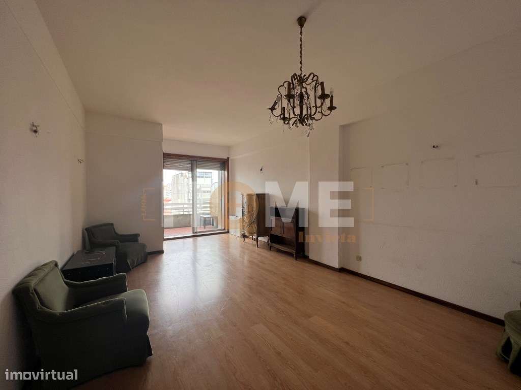 Apartamento T3+1, com varanda à Av. Fernão de Magalhães- Bonfim- Porto-51