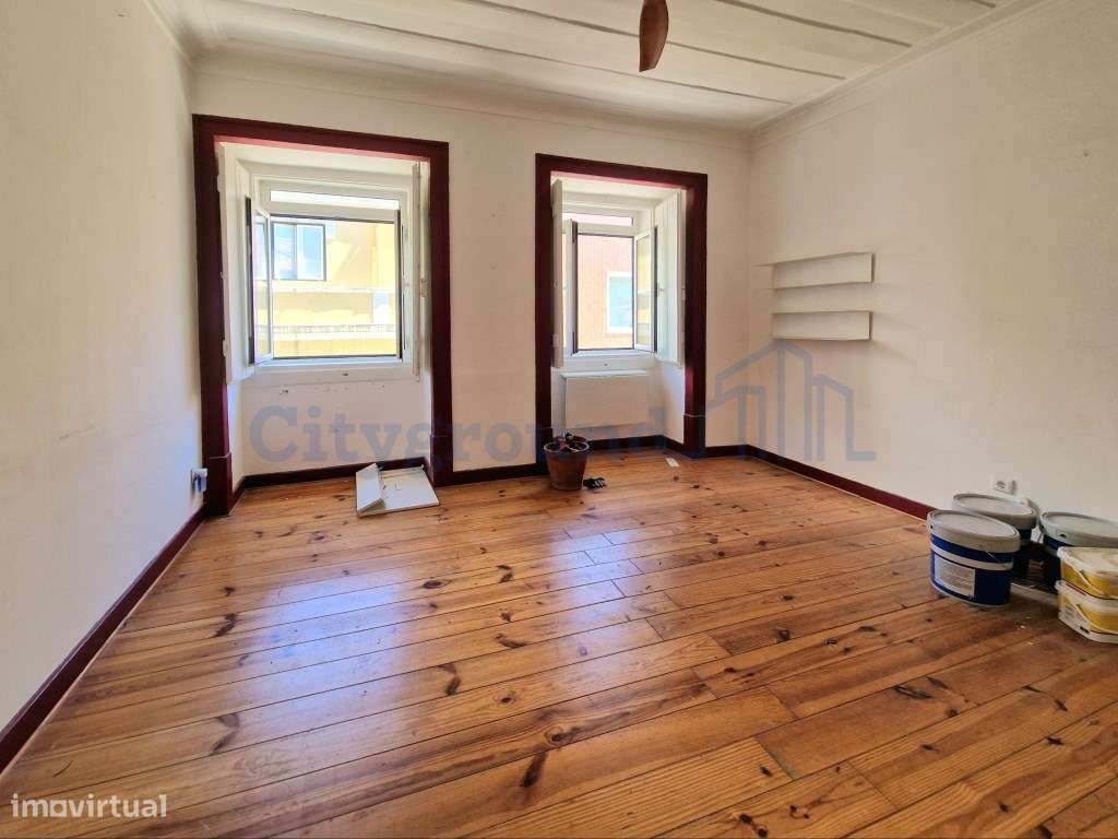 Apartamento T2 Duplex no Príncipe Real para reabilitar a seu gosto-0