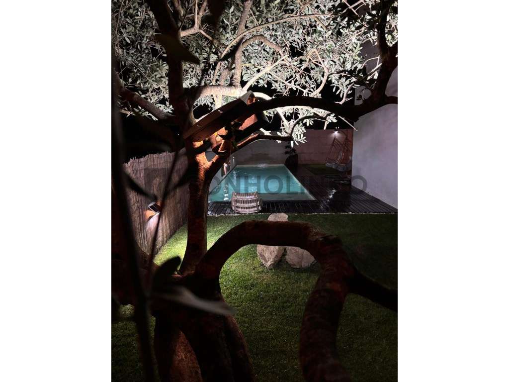 Moradia T4 com piscina de 3 frentes com excelentes áreas, tanto a n...-34