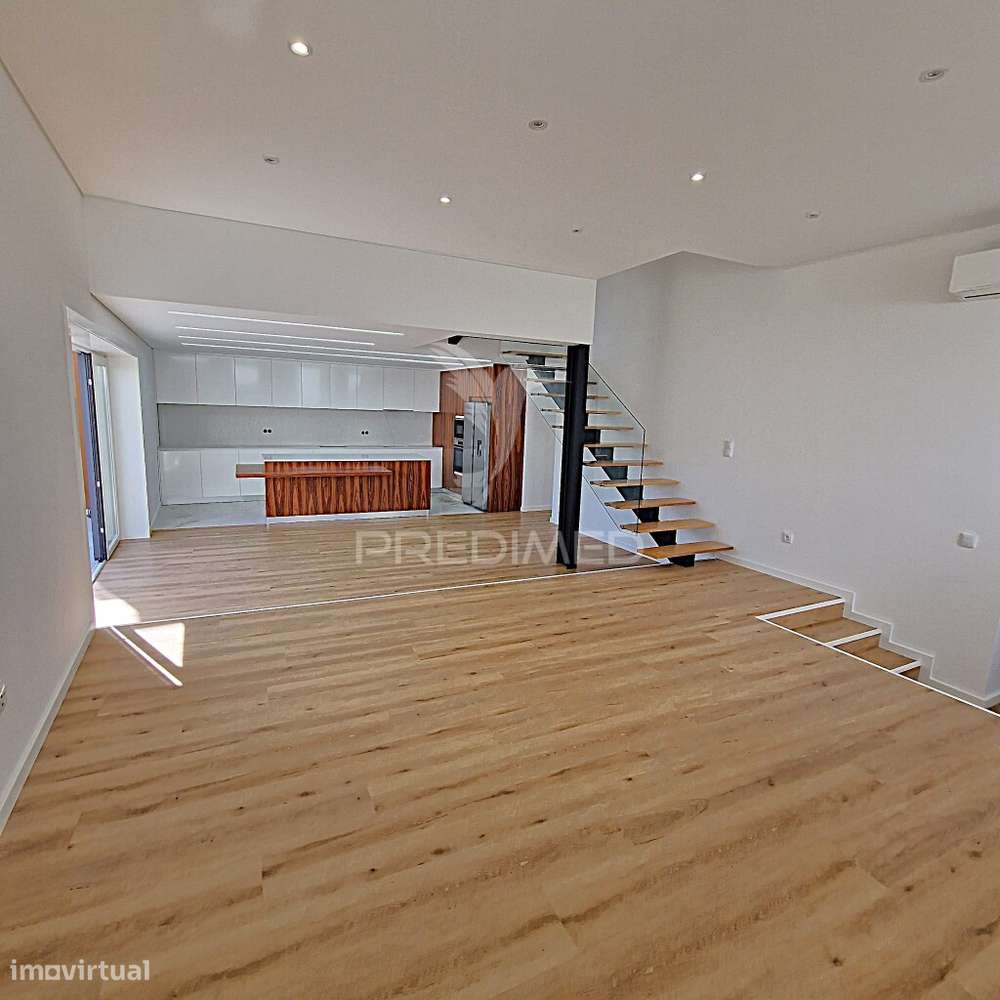 Moradia T4+1 com jardim, terraço e box em Águas Santas - Grande imagem: 5/18