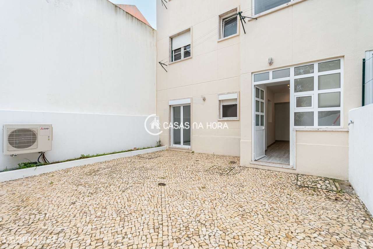 T1 renovado com logradouro na Rua Soares dos Reis em Campolide - Grande imagem: 4/28