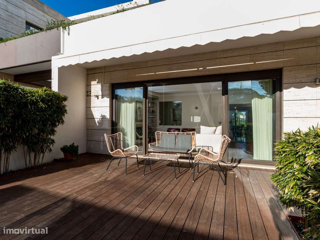 MORADIA T4 COM PISCINA E VISTA PARA O GOLF NO ESTORIL-19