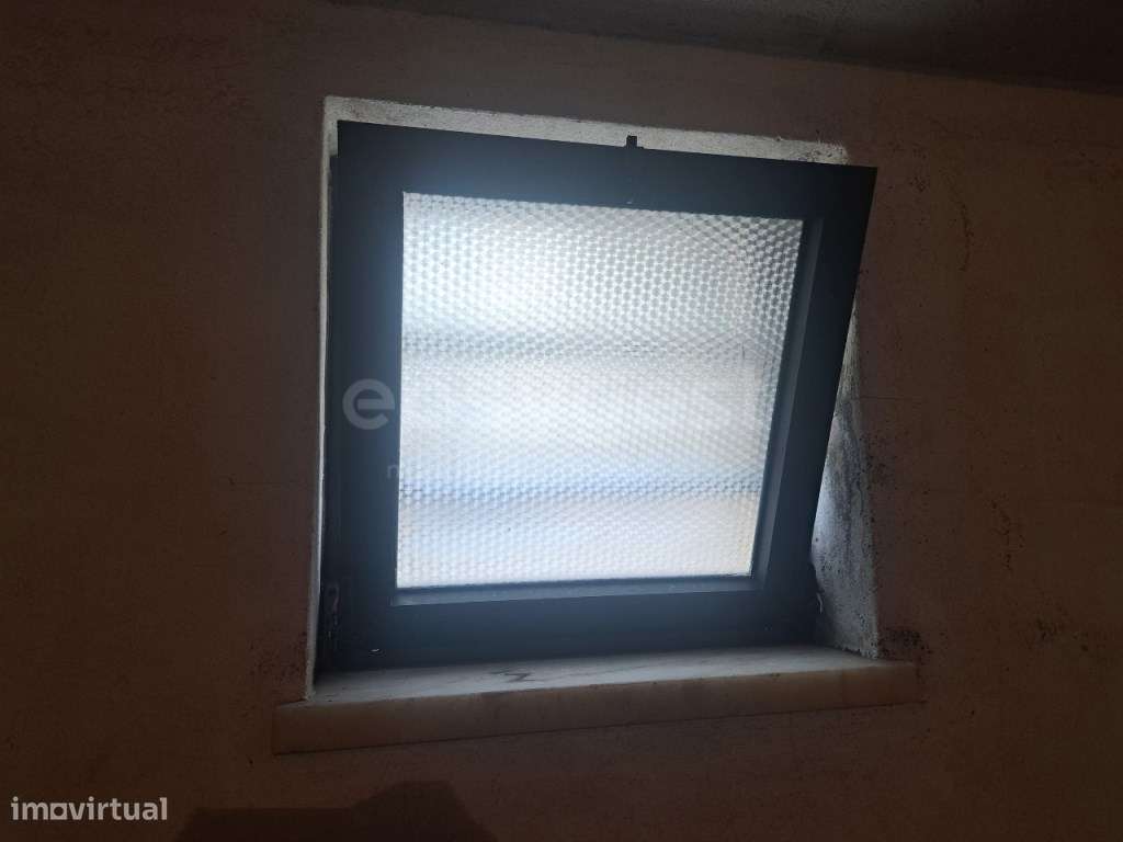 Garagem fechada em Box na Freguesia de Santiago Maior na Cidade de ... - Grande imagem: 3/12