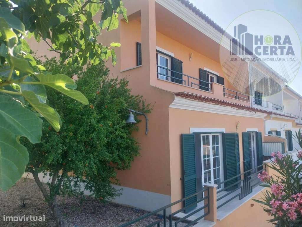 Moradia V4 com piscina em Setúbal!-2