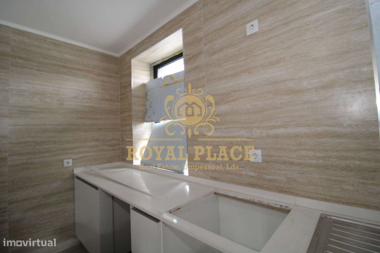 Moradia V2 Renovada com Anexo, Lourosa-13