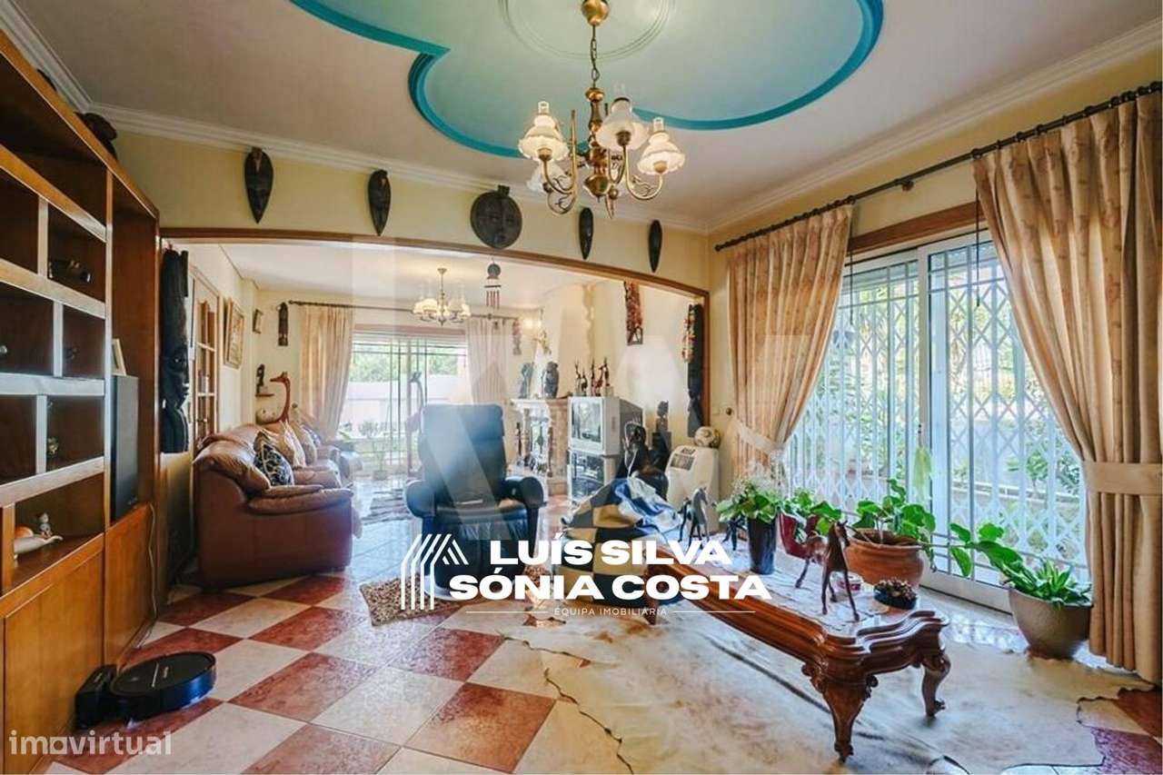 Moradia Independente T6 c/ Anexos, Armazém e Terreno p/ Construção-9