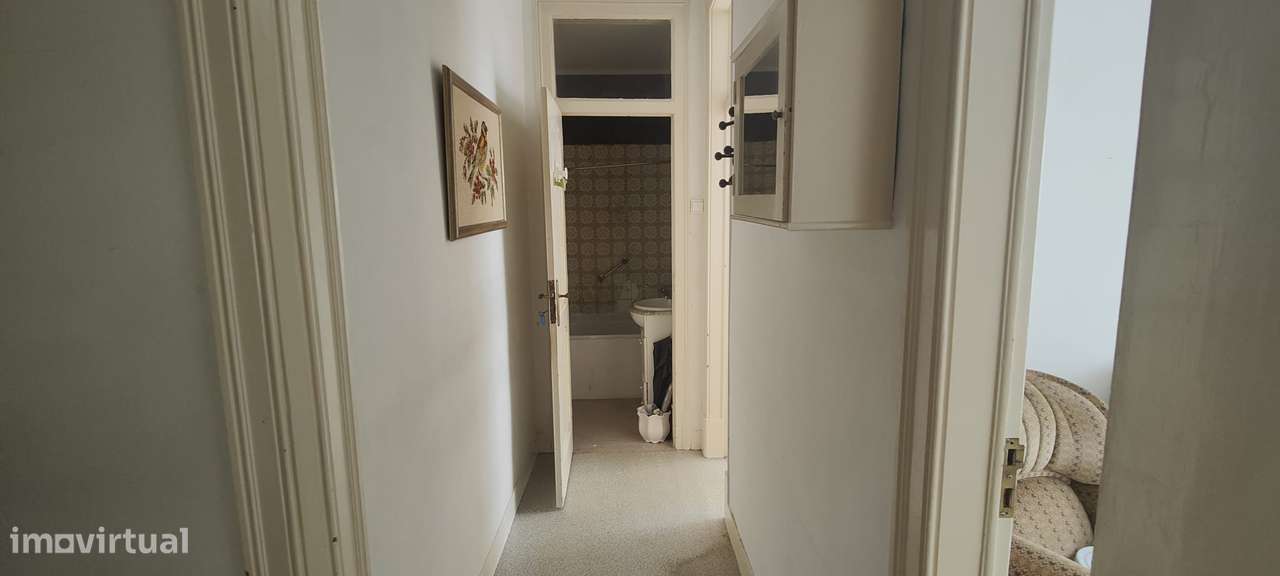 APARTAMENTO T-3 RUA TOMÁS RIBEIRO PARA REMODELAÇÃO TOTAL-23