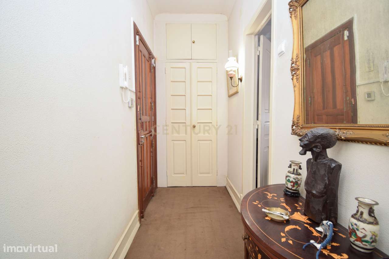 Apartamento T3 com Elevador, no Areeiro | Av. Roma| Campo Pequeno - Li-14