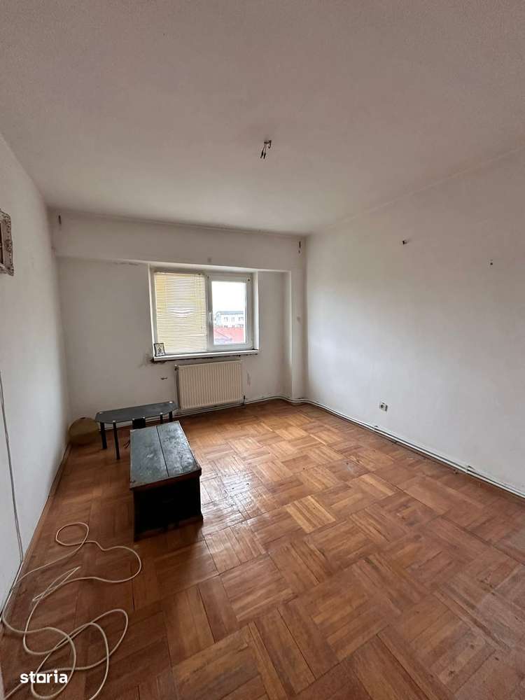 De vanzare 3 camere, 2 bai,2 debarale decomandat zona Pietonal - Imagine principală: 5/11