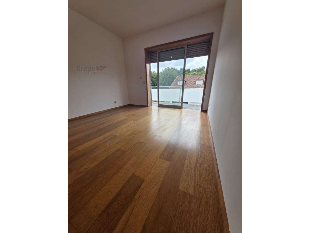 Moderno Apart. T2 com Garagem Box, Varanda Panorâmica e Lareira em ...-16