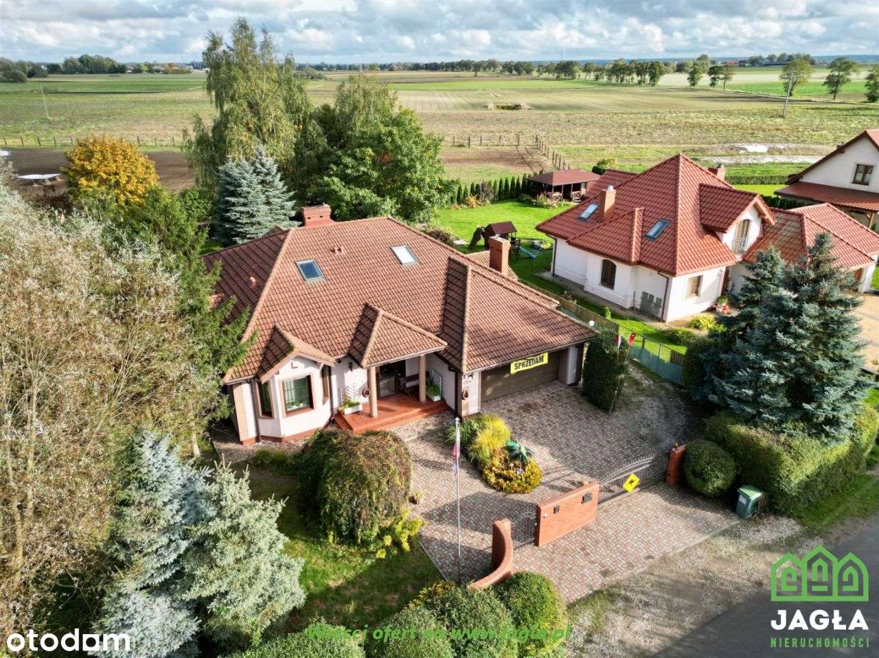 Wyjątkowy Bungalow 300 m2 Włóki Działka 2009 m2-0