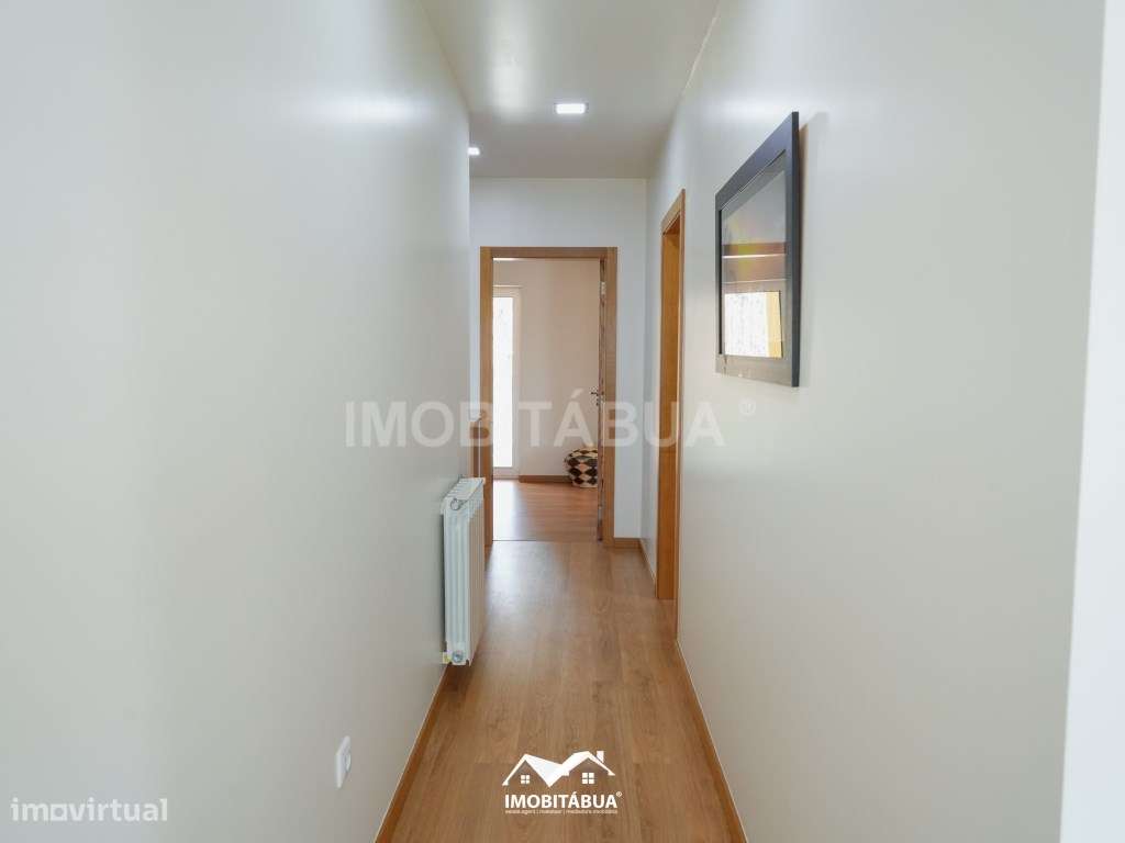 Casa privada com 4 quartos, piscina, pátios e acomodações versáteis.-23