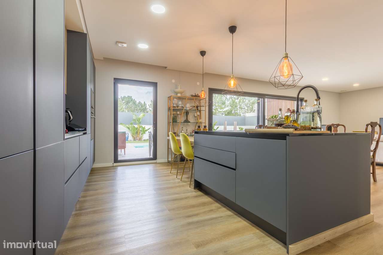 Moradia Térrea T3+1 com Piscina, em Vila Nogueira de Azeitão - Grande imagem: 4/35