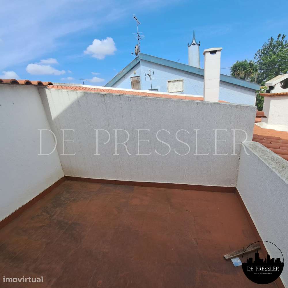 Excelente Moradia Isolada em Santo António da Charneca - Barreiro-21