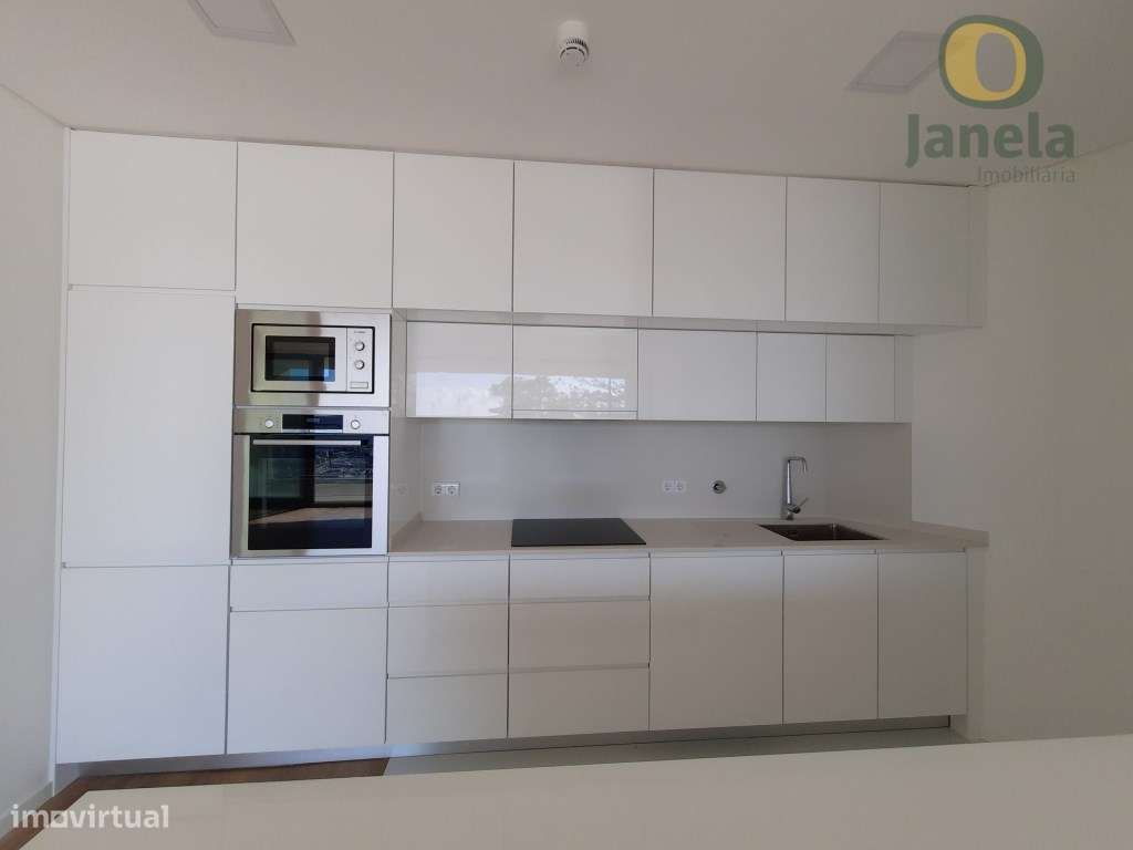 Maravilhoso T2 com vista mar e piscinas (uma aquecida), box e lugar... - Grande imagem: 5/16