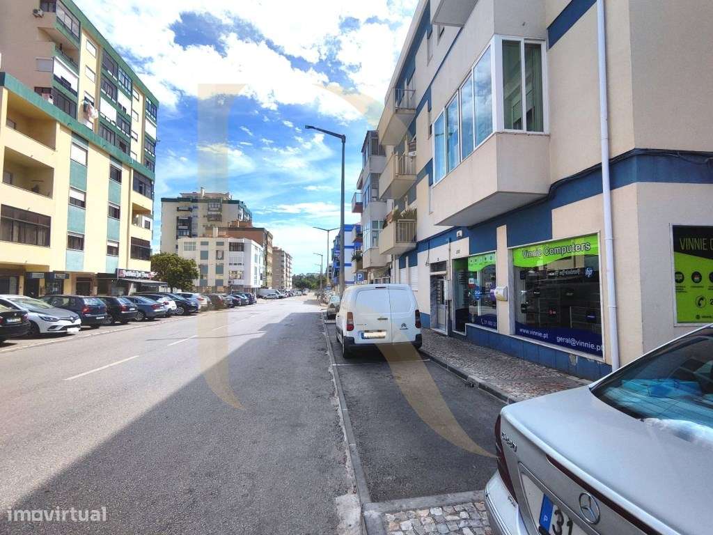 Apartamento T2 com varanda nas Paivas - Seixal-27