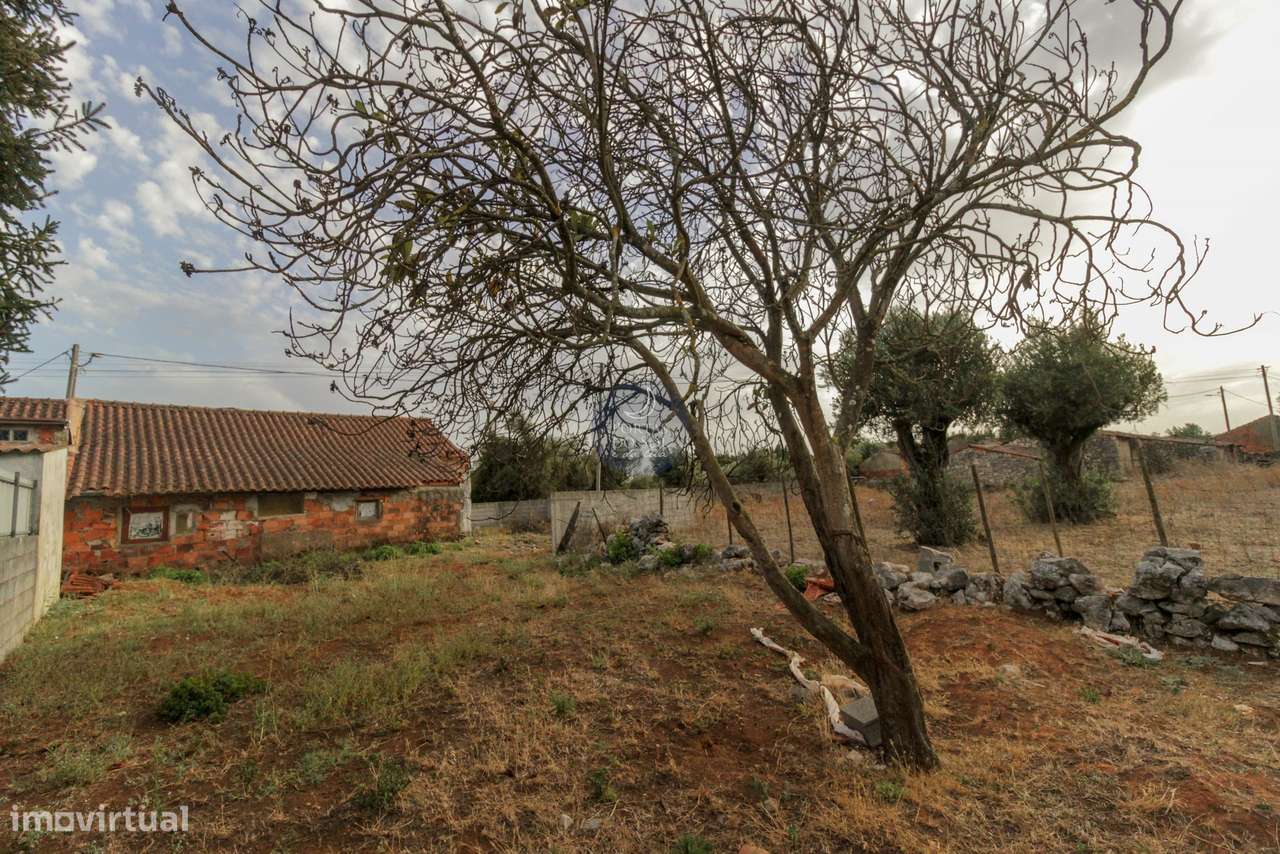 Casa de Pedra V2 c/ Renovação em 528 m2 de Terreno-8