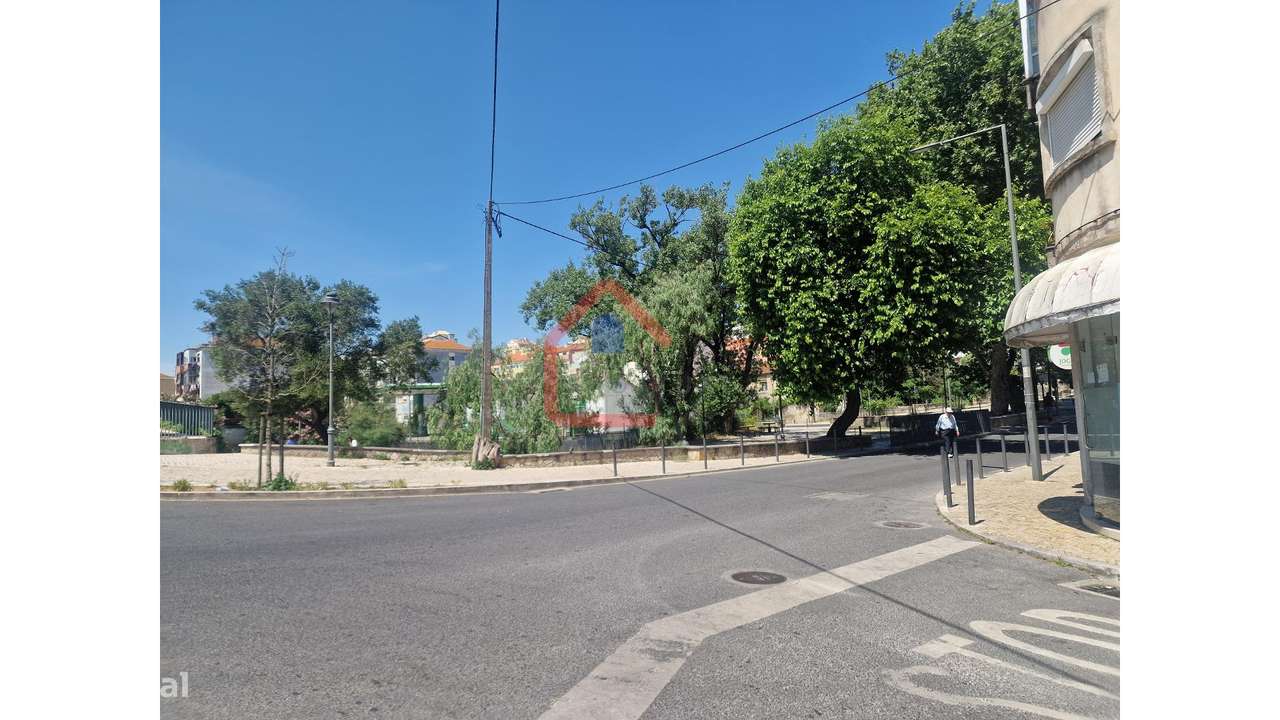 Apartamento T4 em Mercês-26