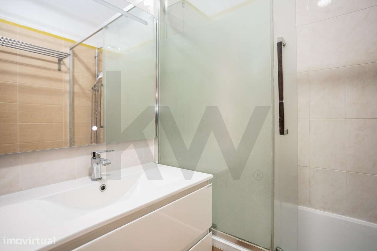 Apartamento T4 transformado em T3 totalmente remodelado na Cova da Pi-12
