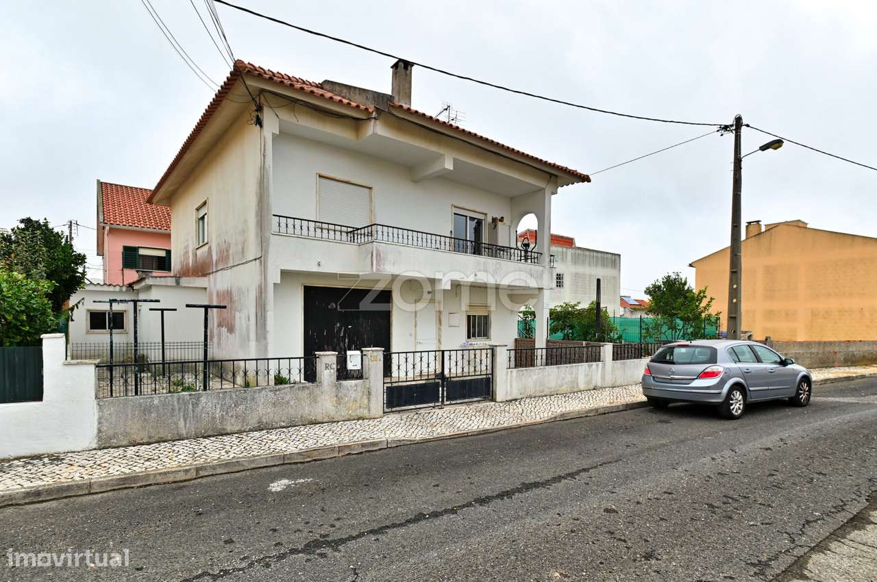 Moradia T4+2 com sótão, garagem e anexo em Matos Cheirinhos - Grande imagem: 3/49