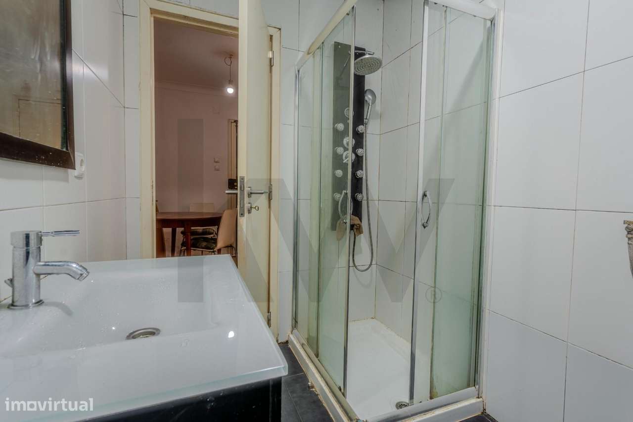 Excelente Oportunidade T2 para Investimento: Cozinha e WC Renovados, P - Grande imagem: 4/16