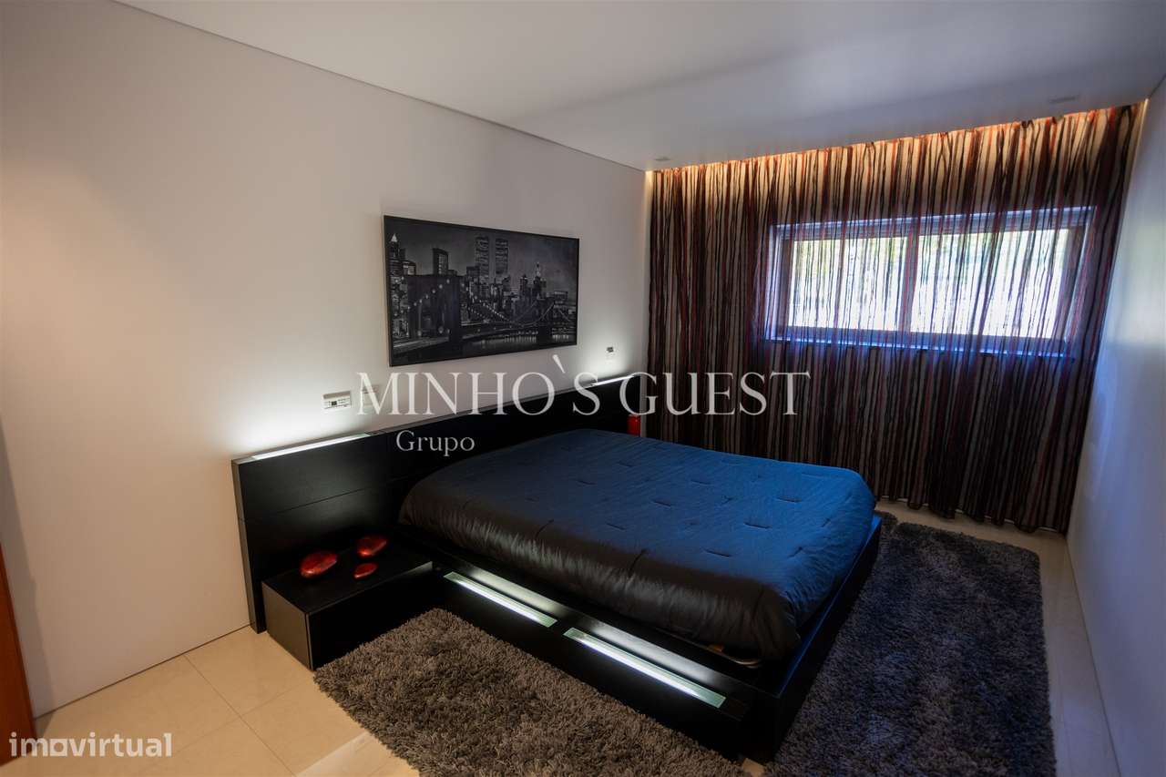 Moradia V4 de Luxo (650m2) Implantada em Terreno de 12500m2 - Souto, G-20