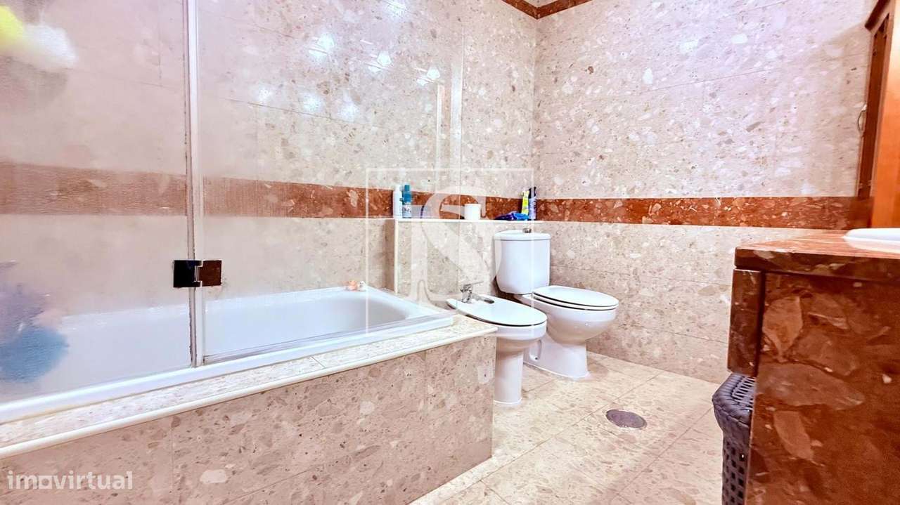 Magnifico T2 Renovado na Baixa da Banheira-14