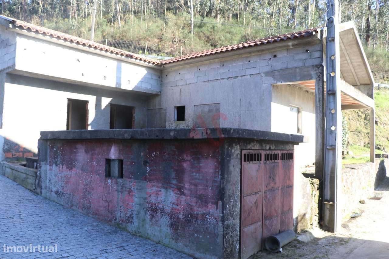 Moradia T3 para Restauro em Sendim, Felgueiras - Grande imagem: 3/8