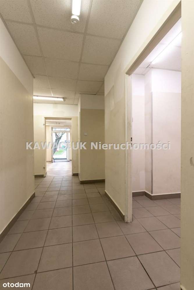 Dom wolnostojący zaadoptowany na cele usługowe-11