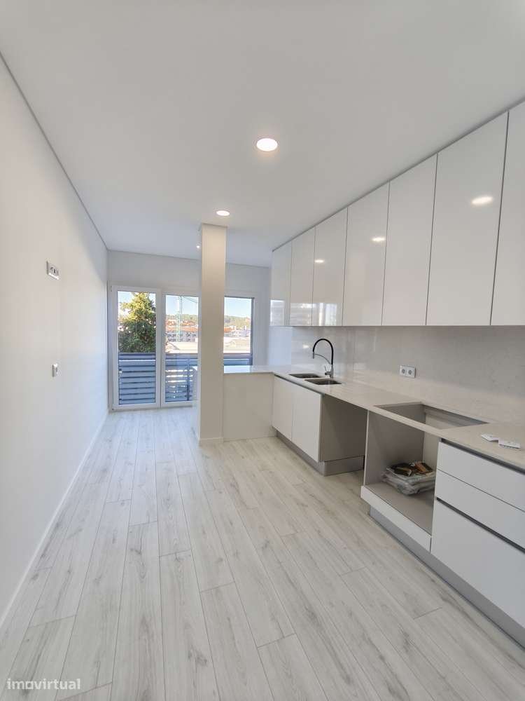 Apartamento T2 Novo c/ 2 Parques de Estacionamento - Grande imagem: 2/9