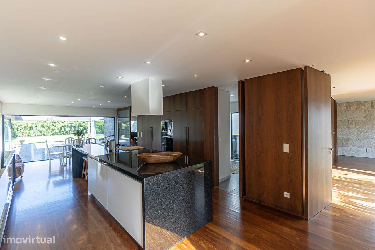MORADIA TÉRREA T3 de LUXO a 1KM da PRAIA , com 348 m² em LOTE 2300 m²-28