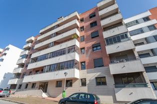 Apartamento T2 com box, varanda e arrecadação nas Colinas do Cruzeiro