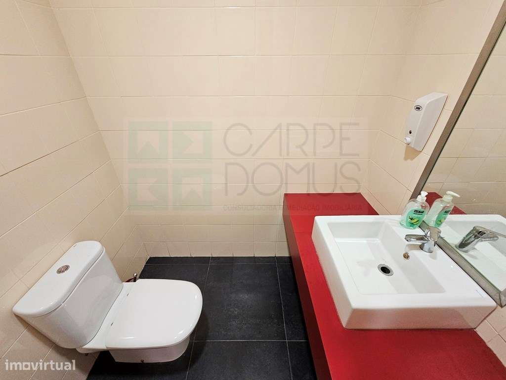 Espaçoso e funcional escritório com 600m2, em Carnaxide, Oeiras-40