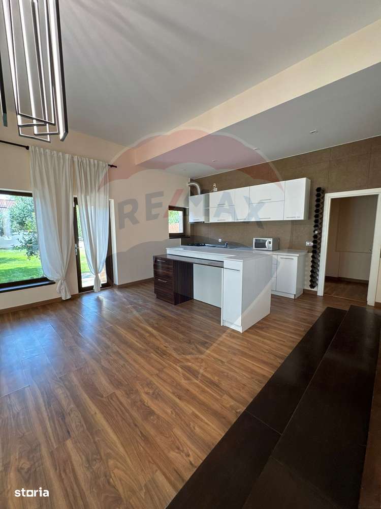 Vilă deosebită de închiriat în zonă liniștită - Imagine principală: 4/14