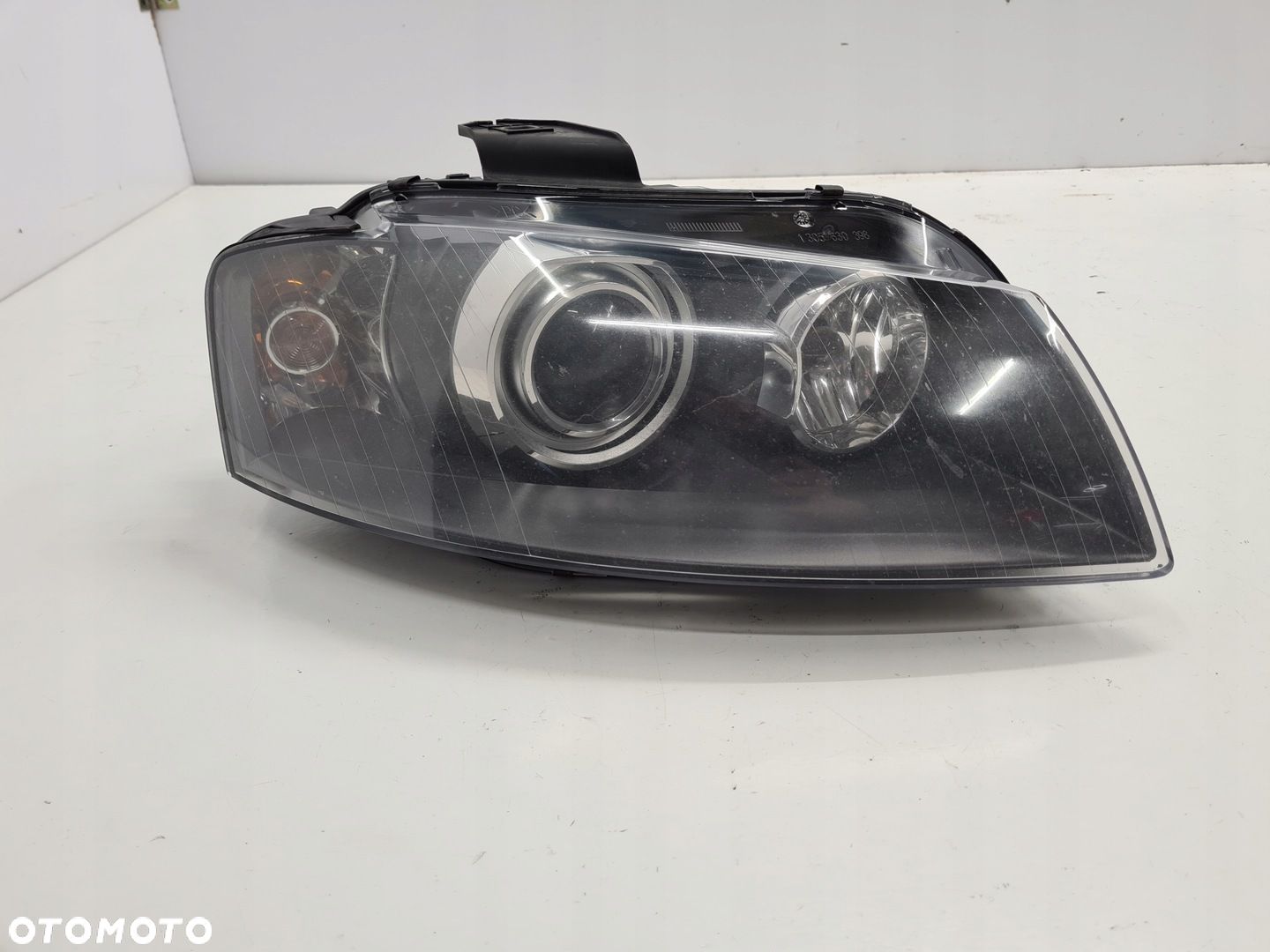 AUDI A3 8P 07R LAMPA PRAWY PRZÓD BIXENON ANGLIK 8P0941004AA - 1