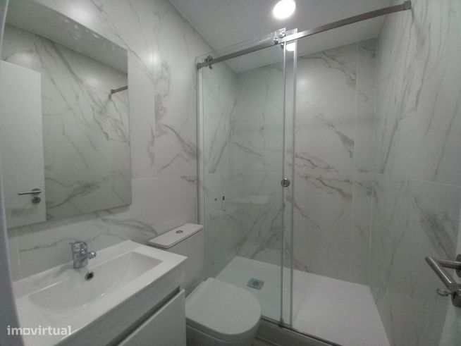 Apartamento Duplex Totalmente Remodelado na Costa da Caparica-26
