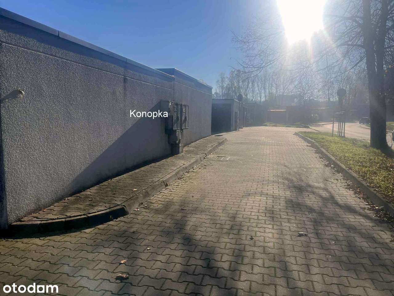 Murowany garaż z prądem, wodą i kanałem-1