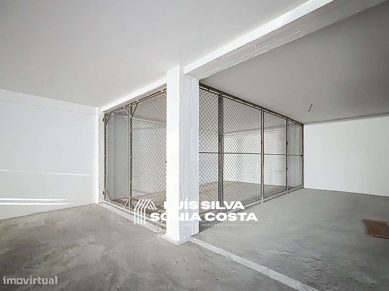 Garagem fechada c/ 166m2 & Estacionamento para 9 Carros no centro...-10