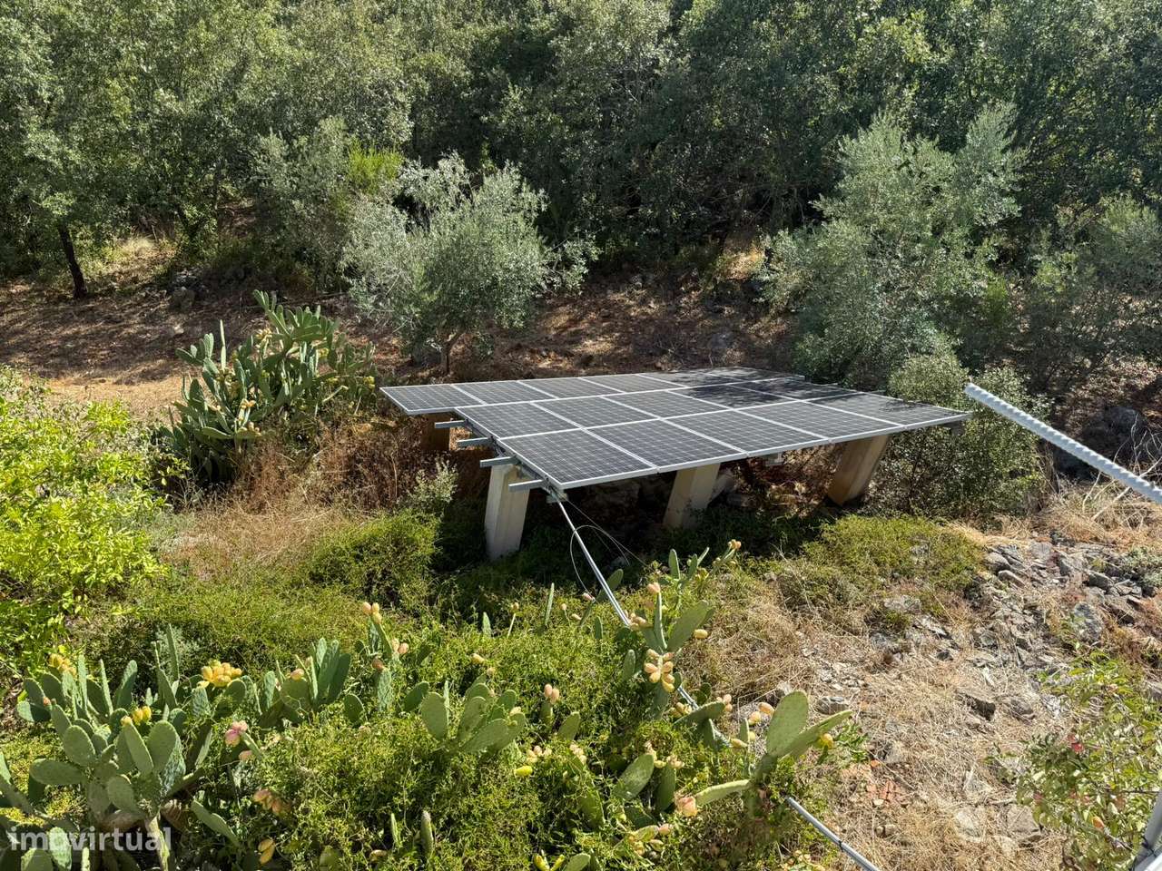 Moradia antiga com terreno, furo de agua e painéis solares aquecimento-32