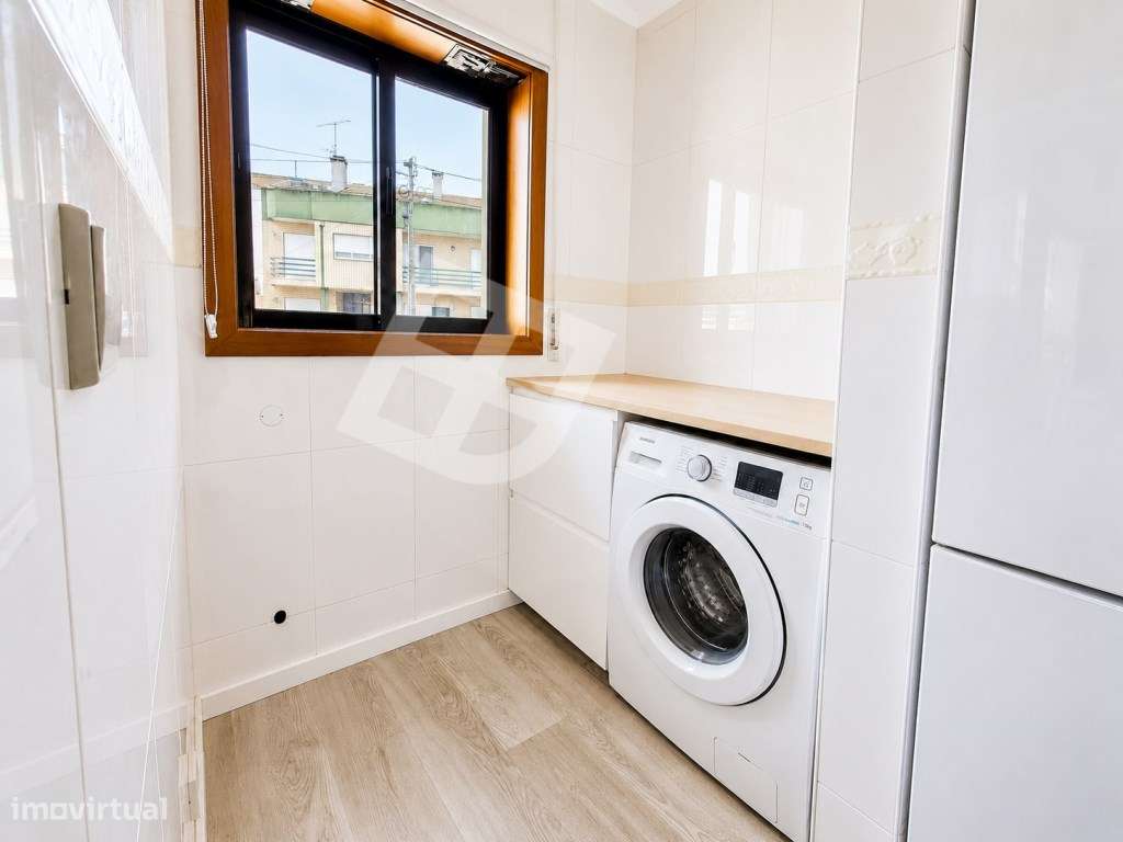 Apartamento T2 com espaços exteriores e garagem a poucos minutos da...-9