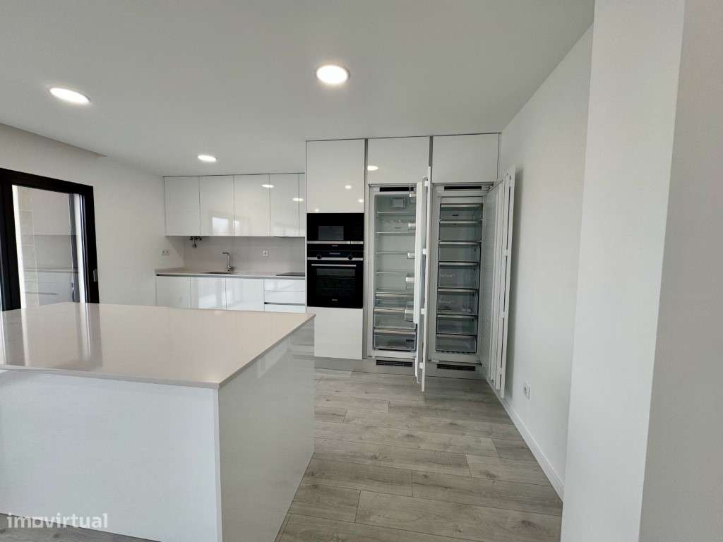 Apartamento T2 | Suíte | varanda |open space | Arrecadação-3