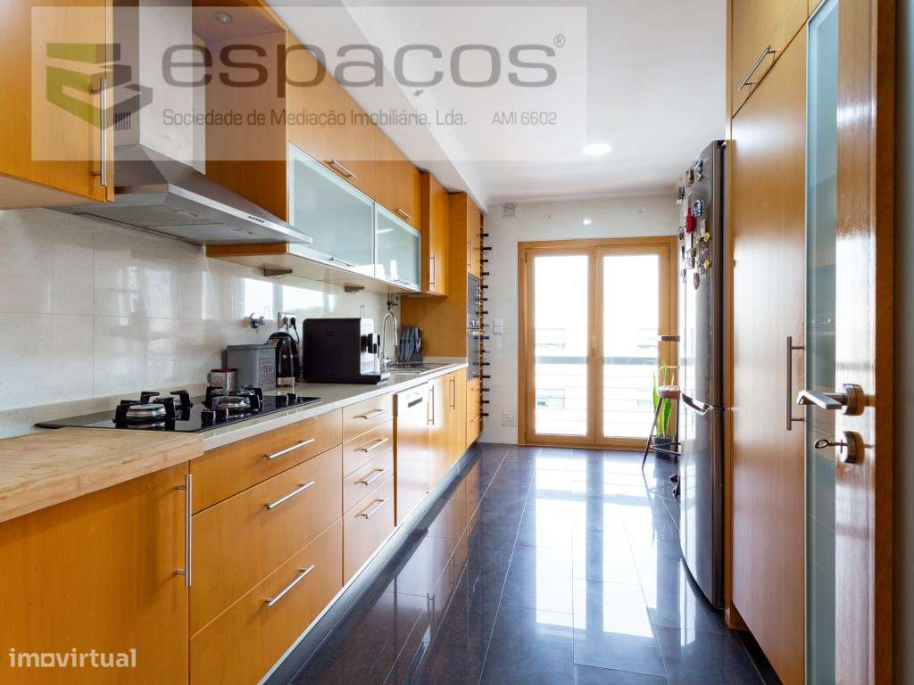 T3 Espaçoso na Parreirinha com Parqueamento e Vista Rio-6