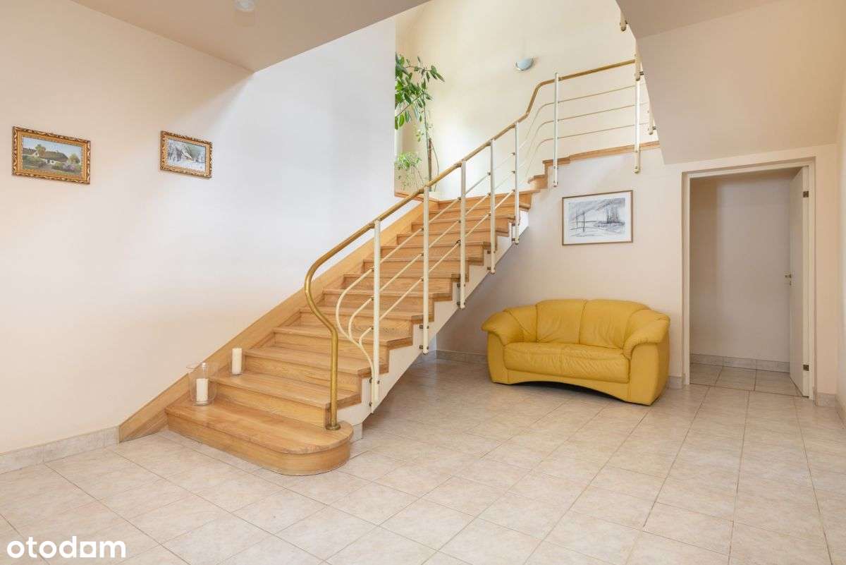 Przestronny dom Konstancin starodrzew-8